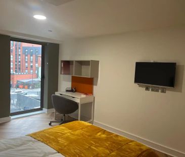 5 Bedroom Apartment - Photo 2