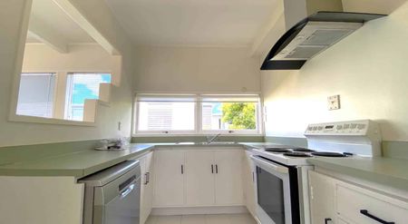 Takapuna Beach Beauty - Photo 4