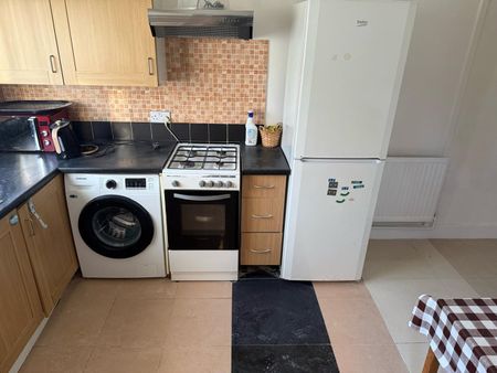 1 Bed Flat, Dongola Road, N17 - Photo 4