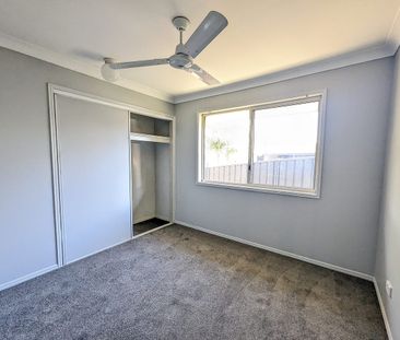 Spacious family home- Pimpama Rivers Estate, 4 Bedrooms, Separate L... - Photo 2