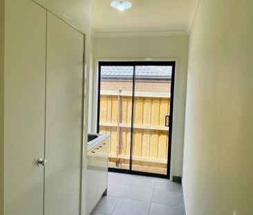 Stunning Contemporary Home in Truganina! - Photo 6