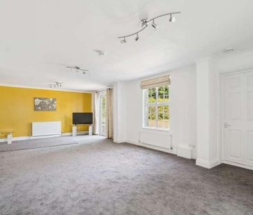 Slough Road, Iver, SL0 - Photo 1