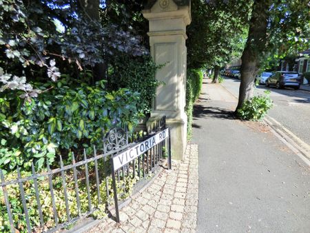 2 bedroom flat to rent - Photo 2