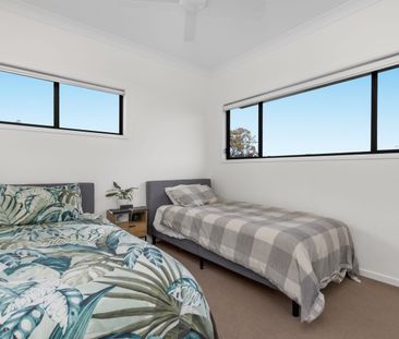 3 Bedrooms Townhouse available from 7 Dec 2026 - Photo 5