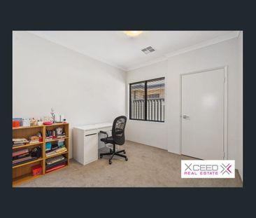 Contemporary Family Living - Photo 3