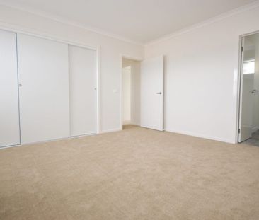 2/16 Clunes Street, Kingsbury VIC 3083 - Townhouse For Rent | Domain - Photo 4