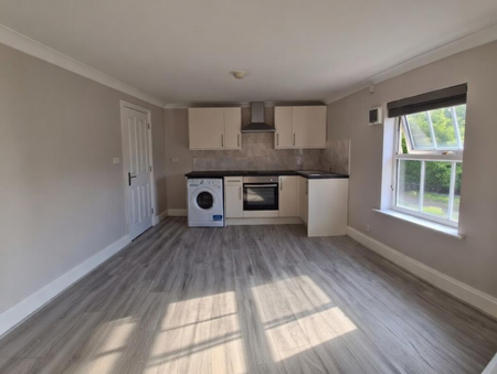3 bedroom flat to rent - Photo 5