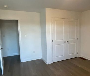 For Lease - 15 Barnyard Trail, Barrie, Ontario - Photo 5