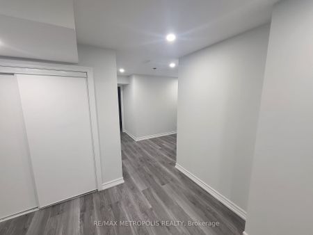 Detached Home For Lease | N8060036 - Photo 2