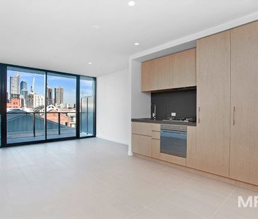 Designer apartment with city views - Photo 2