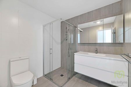 Water views! Waterfront town house in Greenway's Shoreline Villas - Photo 4