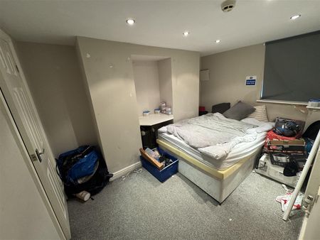 Newport Mount, Burley, LS6 3DB, Leeds - Photo 2