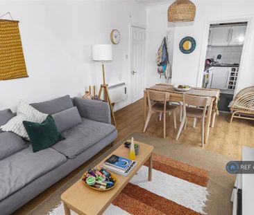 3 bedroom flat to rent - Photo 1