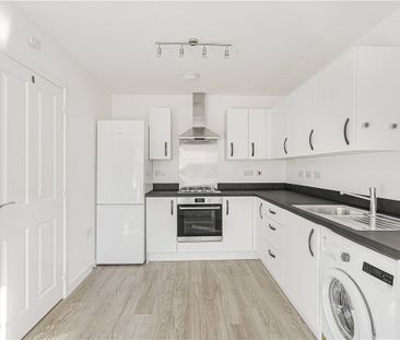 Particularly well presented three bedroom semi-detached house with ... - Photo 6
