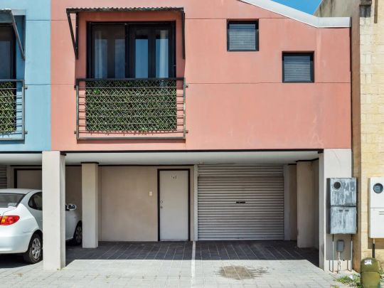 “COSY STUDIO IN THE HEART OF JOONDALUP!!” - Photo 1