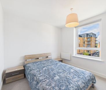 1 bedroom Flat in Drake Way, Reading - Photo 2