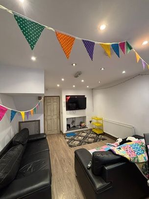 148 HUBERT ROAD - Photo 1