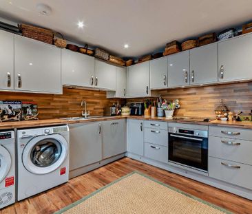3 bedroom detached house to rent - Photo 2