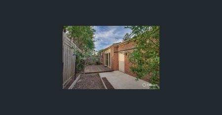 Charming Bayswater Unit: Comfortable, and Ideally Located - Photo 4
