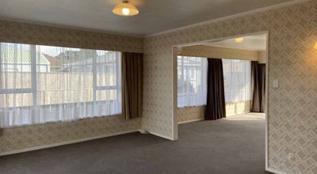 Sunshine and Space - Photo 3