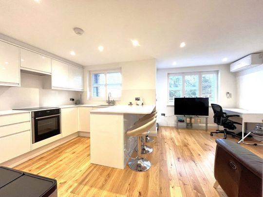 Beautifully refurbished 1-bed flat, Ealing W5 2JD - Photo 1