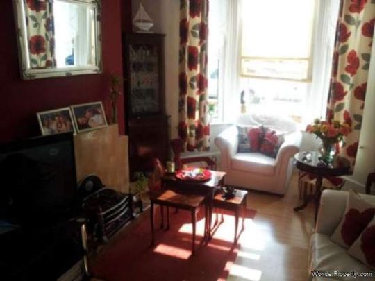 2 bedroom property to rent in London - Photo 1