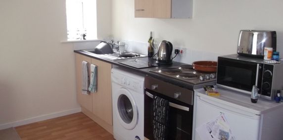 1 bed Apartment - To Let - Photo 2