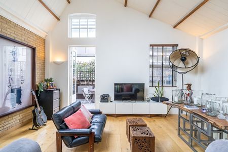 3 bedroom mews to rent - Photo 4