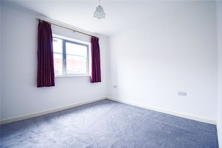 Superbly presented 2 bedroom fifth floor apartment for rent in Cambridge at this prestigious development. Under floor gas heating. Allocated parking. Unfurnished. - Photo 3