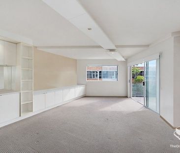 Brilliant 3 bedroom 2 bathroom apartment in teneriffe! - Photo 3