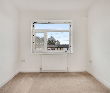 3 bed terraced house to rent in Third Avenue, Bury, BL9 - Photo 6