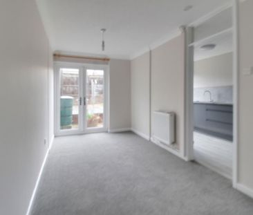 3 bedroom end of terrace house to rent - Photo 1