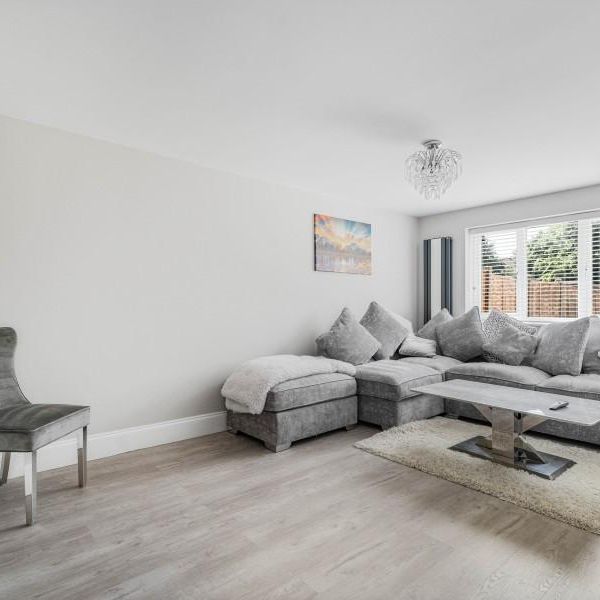 4 bedroom semi-detached house to rent - Photo 1