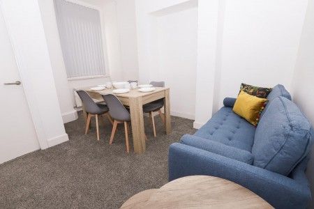 4 bedroom House To Rent Total Size: 1077 SQ FT - Photo 1