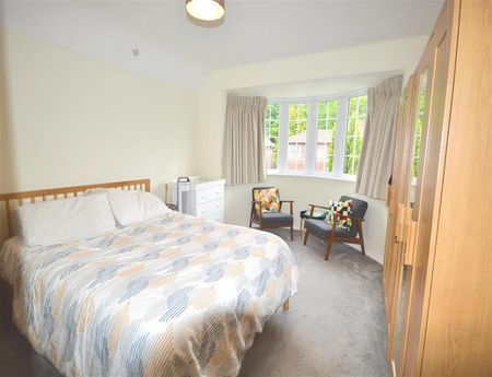 4 Bedroom Semi Detached To Let - Photo 3
