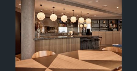 Pet-friendly 1 Bed 1 Bath Apartment in Fitzroy North - Photo 3