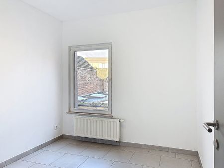 Appartement met twee slaapkamers in La Louvière - Photo 4