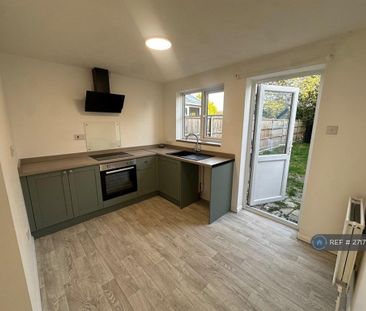 2 bedroom semi-detached house to rent - Photo 3