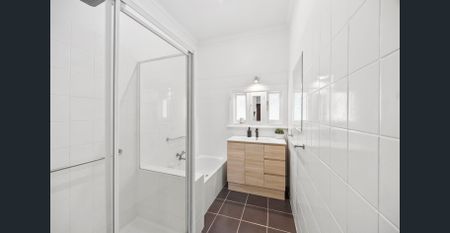 Welcoming Fully-Furnished Home in Leafy Lake Wendouree - Photo 3