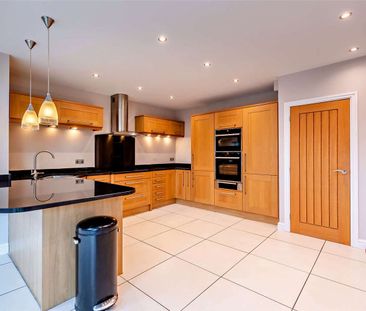 Spacious modern detached family home with superb open plan kitchen/... - Photo 5