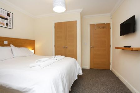 3 bedroom flat to rent - Photo 5