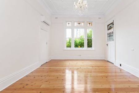 Spacious One Bedroom Character Home in Prime Location - Photo 2