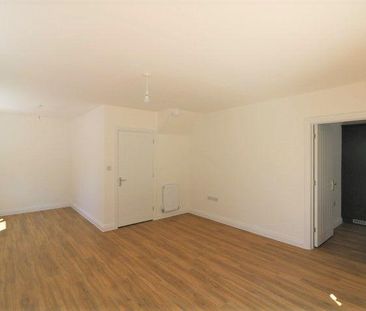 4 bedroom detached house to rent - Photo 3