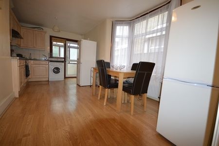 3 Bed Flat, Shelley Avenue, E12 - Photo 5