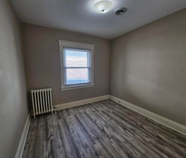 **SPACIOUS 3 BEDROOM MAIN UNIT IN ST. CATHARINES** - Photo 3