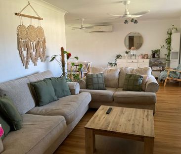 Three bedroom home, fully fenced, close to Schools. - Photo 1