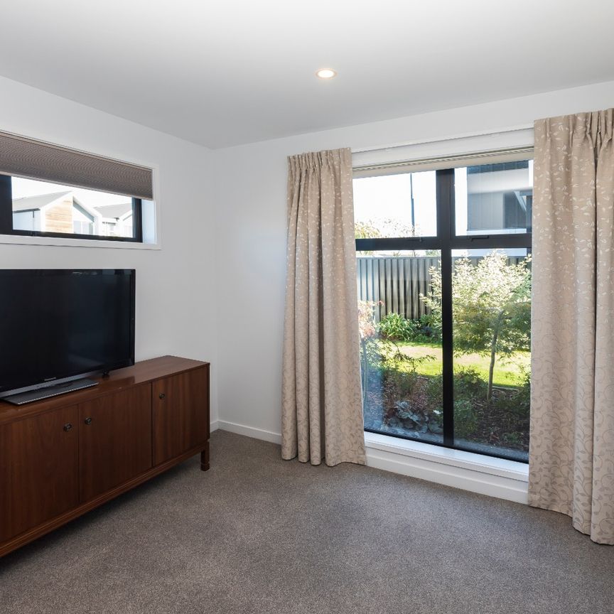 Modern Three Bedroom Home With Two Bathrooms - Photo 1