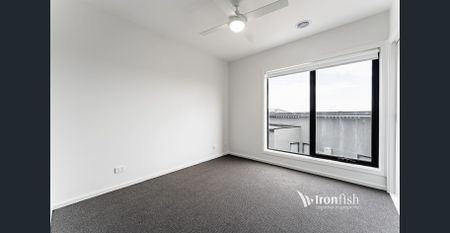 3-Bedroom Home in Donnybrook, Steps from the Train Station!! - Photo 3