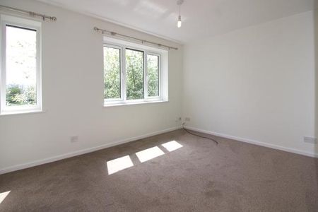 2 bedroom maisonette to rent - Photo 2