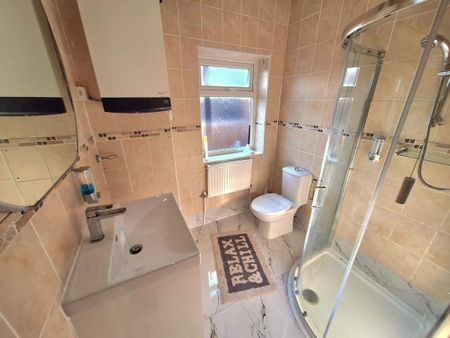 1 bedroom in a house share to rent - Photo 5